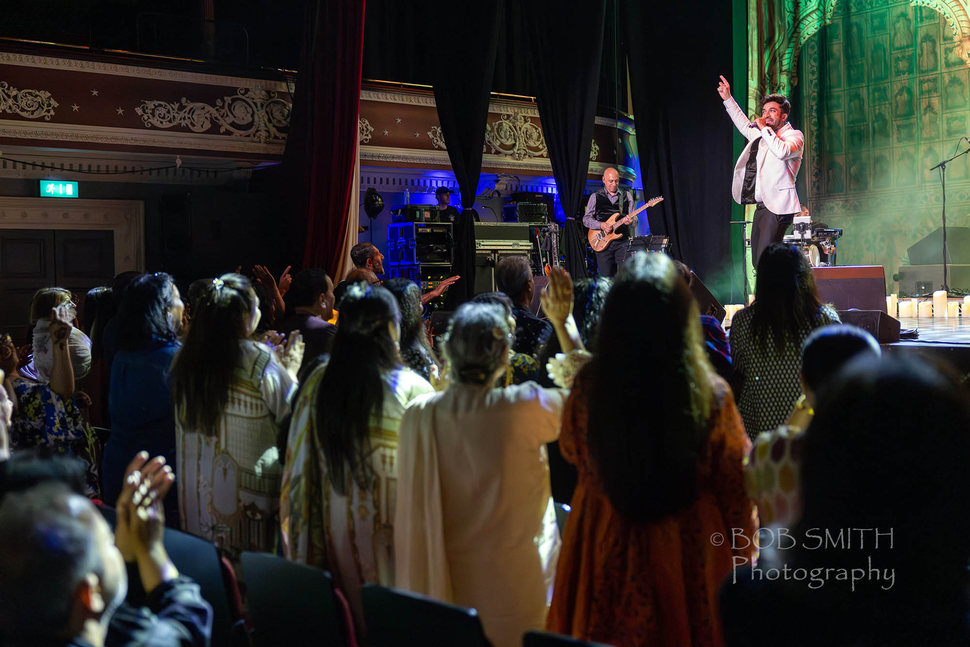 Navin Kundra has the audience on their feet