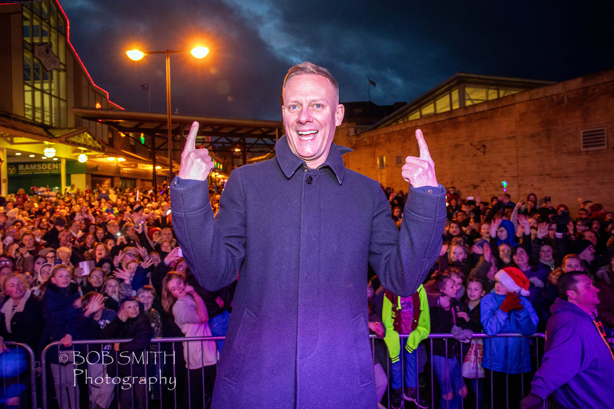 Coronation Street actor Antony Cotton turns on Keighley's Christmas lights